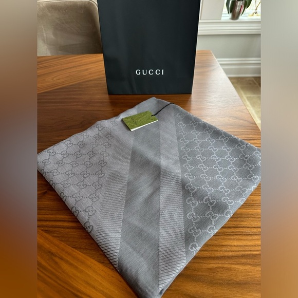 SOLD Authentic Gucci Grey & Pearl Big Square Scarf Limited Edition From Italy - Picture 2 of 7